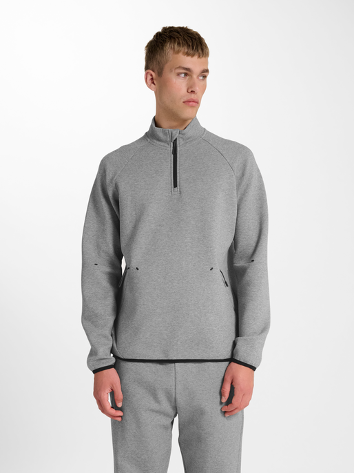 hmlTECH FLEECE HALFZIP, GREY MELANGE, model