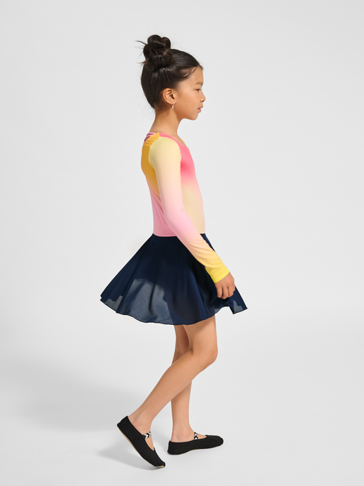 hmlJR GYM DRESS, SOLAR POWER, model