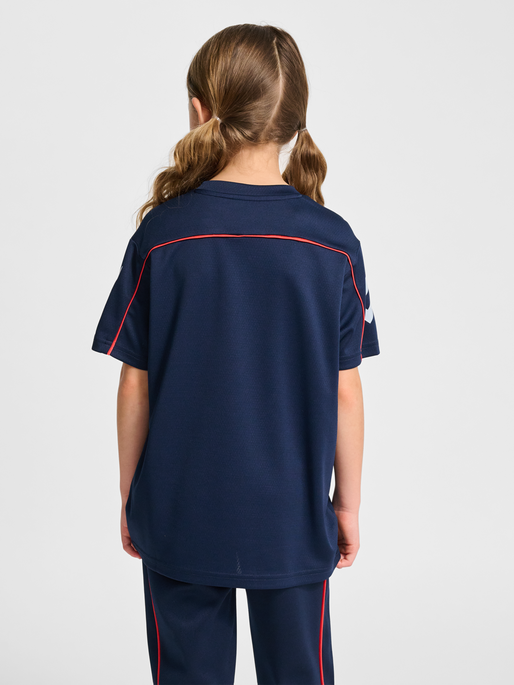 hmlJR T-SHIRT S/S, DRESS BLUES, model