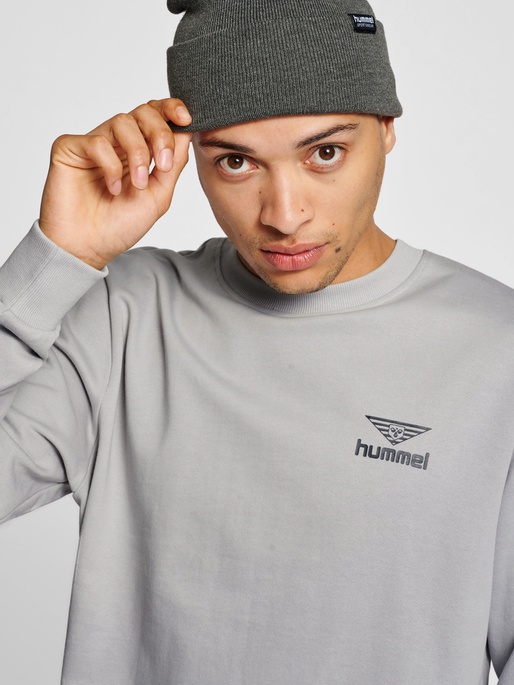 hmlLGC LOYALTY SWEATSHIRT, 2399, model