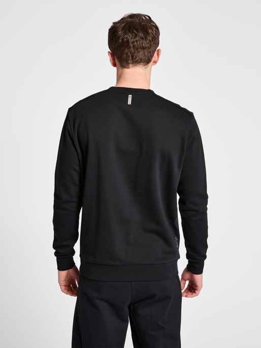 hmlOFFGRID SWEATSHIRT, JET BLACK/FORGED IRON, model