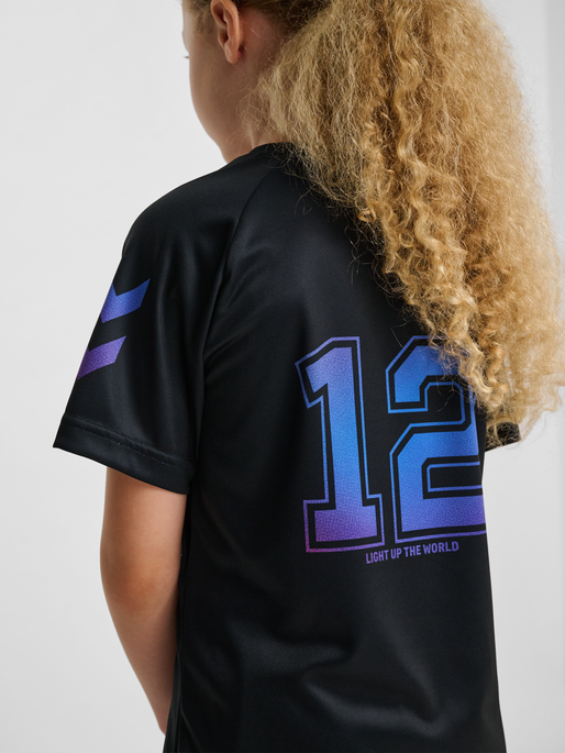 hmlSHIMMER T-SHIRT S/S, BLACK/CAYENNE, model