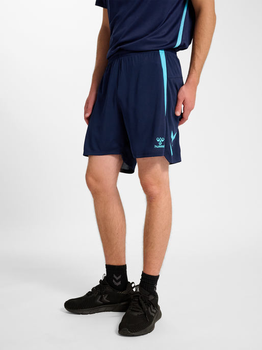 hmlLEAD 2.0 SHORTS, MARINE/BLUE FISH, model