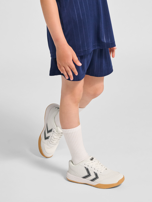 hmlJR GOAL STRIPE SHORTS, DRESS BLUES, model