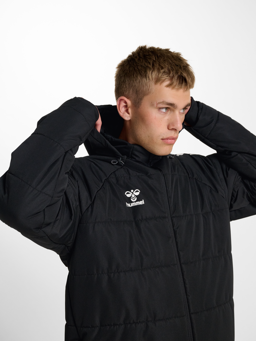 hmlLEAD 2.0 BENCH JACKET, BLACK, model