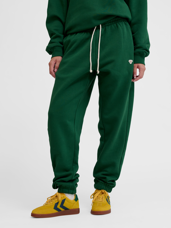 hmlLOOSE SWEATPANT BEE, EDEN, model