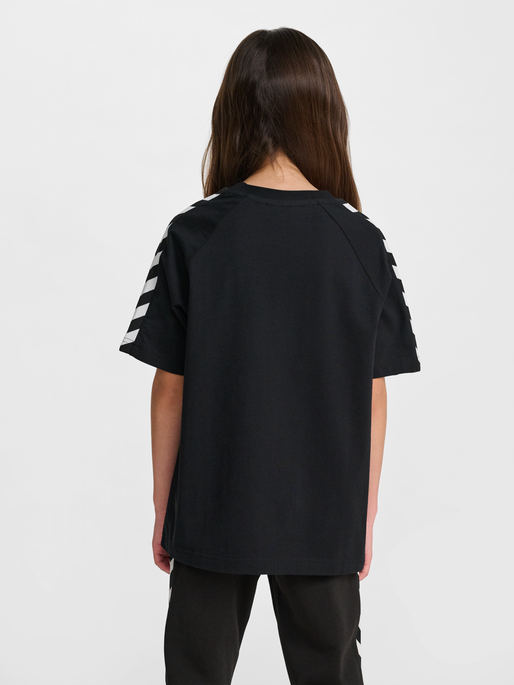 hmlJR ARCHIVE LOOSE T-SHIRT S/S, BLACK, model