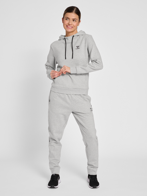 hmlOFFGRID HOODIE WO, GREY MELANGE/FORGED IRON, model