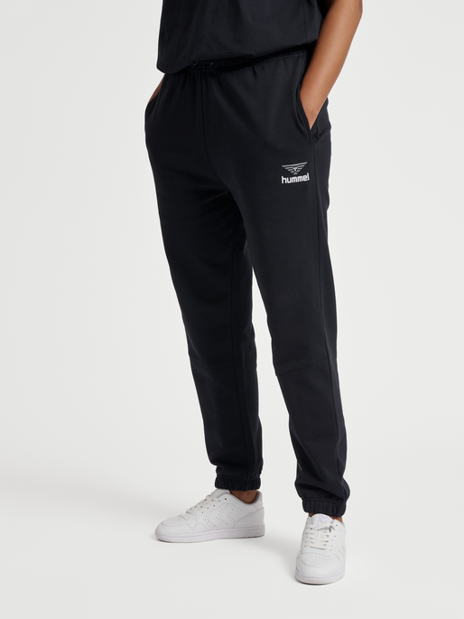 hmlHIVE WADE SWEATPANTS, 2001, model
