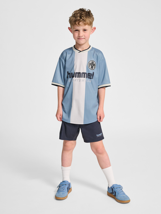 hmlJR LOOSE BALL  JERSEY S/S, FADED DENIM, model