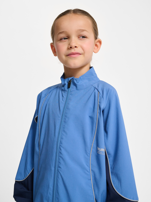 hmlJR WOVEN ZIP JACKET, RIVERSIDE, model