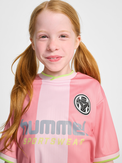 hmlJR LOOSE BALL  JERSEY S/S, PEONY, model