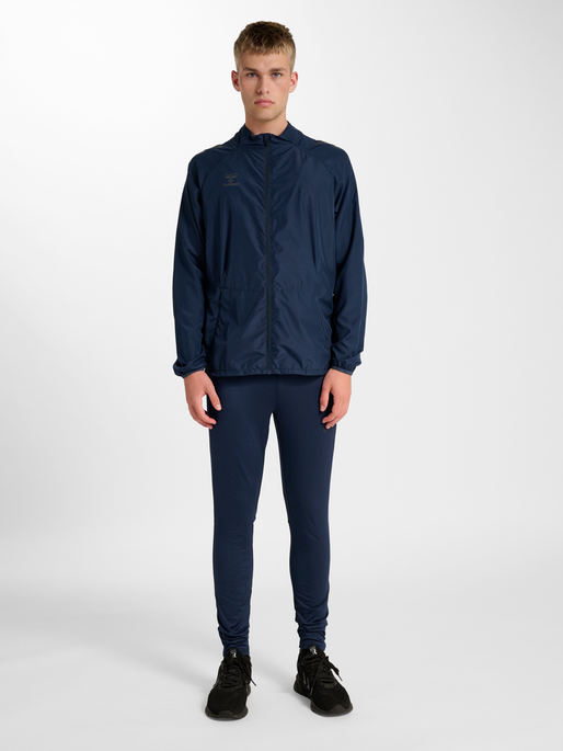 hmlPRO TRAINING LIGHTWEIGHT JACKET, MARINE, model