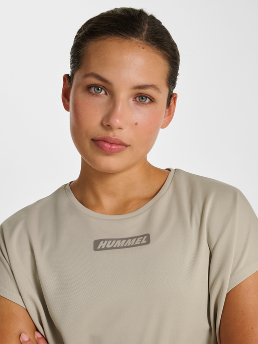 hmlTE TOLA LOOSE T-SHIRT, CHATEAU GRAY, model