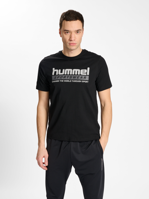 hmlLGC CARSON T-SHIRT, BLACK, model