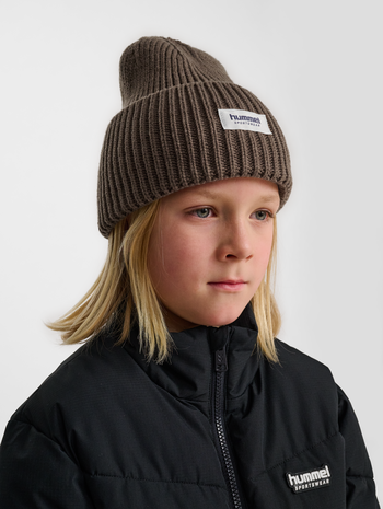 hmlJR HEAVY RIB KNIT BEANIE, PEPPERCORN, model
