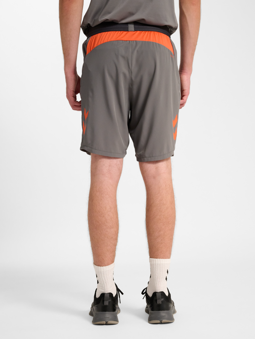 hmlBLAZE PRO TRAINING SHORTS, STEEL GRAY, model