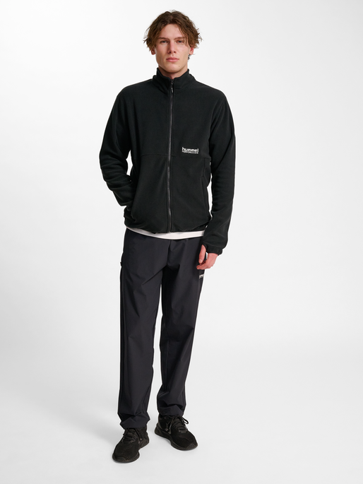 hmlPULSE FLEECE JACKET, BLACK, model