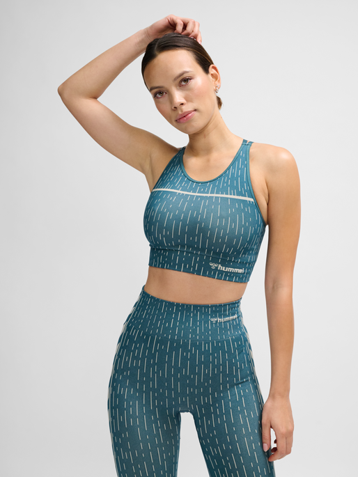 hmlMT DROPS SEAMLESS SPORTS BRA, STARGAZER/SILVER LINING, model