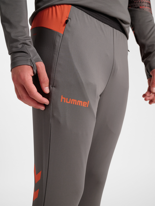 hmlBLAZE PRO TRAINING PANTS, STEEL GRAY, model