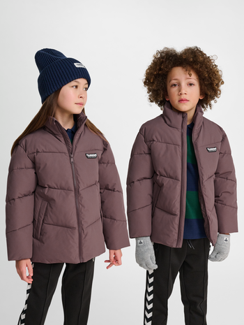 hmlJR PUFFER JACKET, PEPPERCORN, model