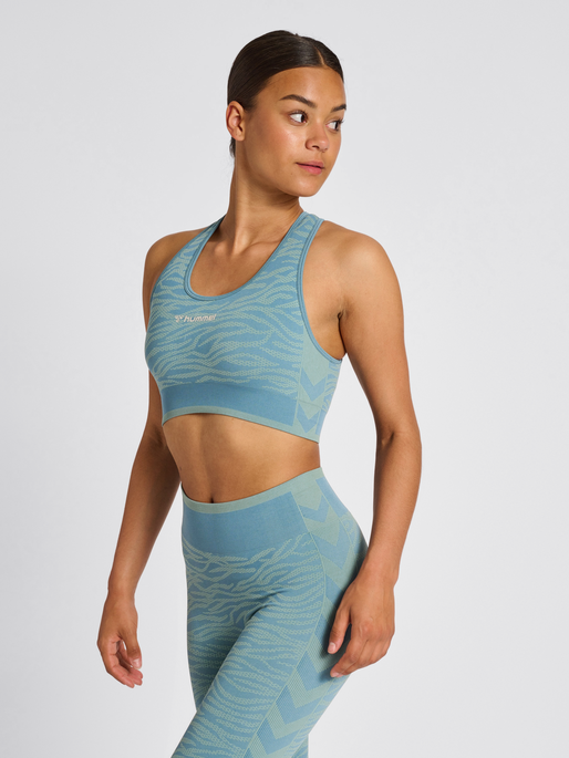 hmlMT SAGA SEAMLESS SPORTS TOP, NORTH ATLANTIC/BLUE SURF MELANGE, model