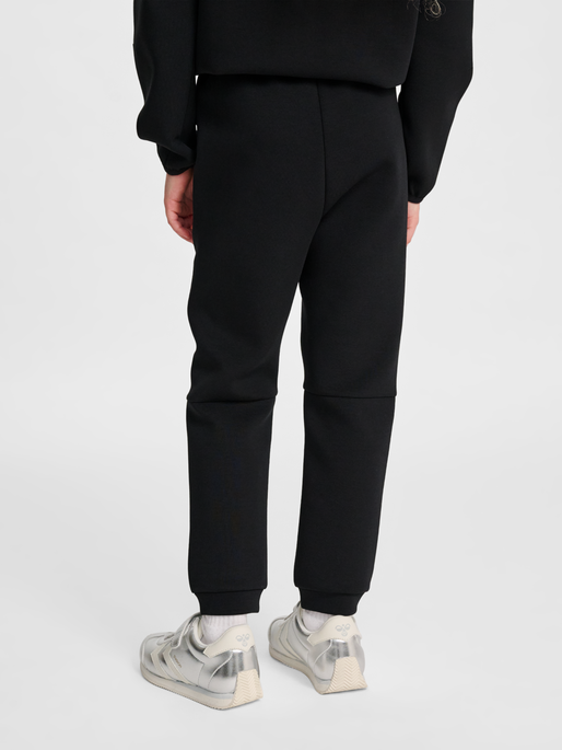 hmlJR TECH FLEECE PANTS, BLACK, model
