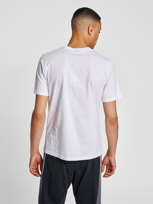 hmlLGC CARSON T-SHIRT, WHITE, model