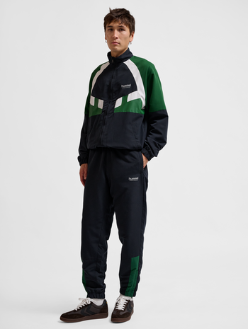 hmlTRACKSUIT PANTS SPORTSWEAR, BLACK, model