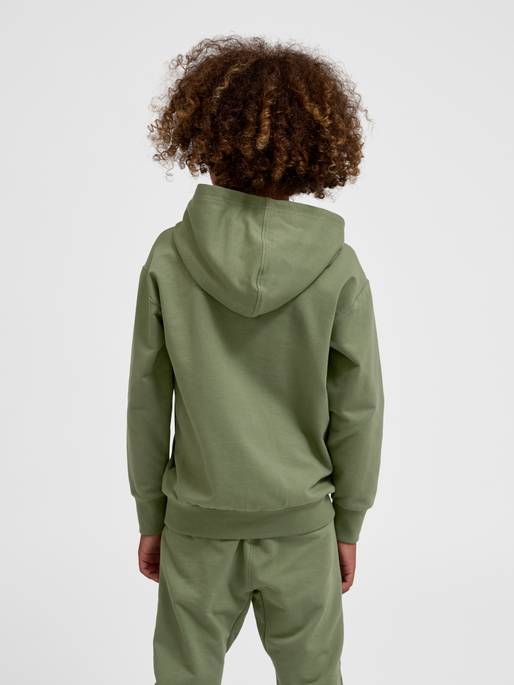 hmlATLAS HOODIE, OLIVINE, model