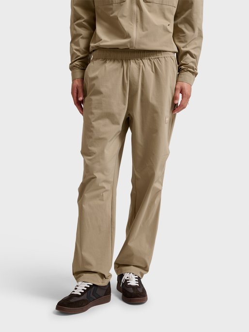 hmlSORONA REGULAR PANTS, CORNSTALK, model
