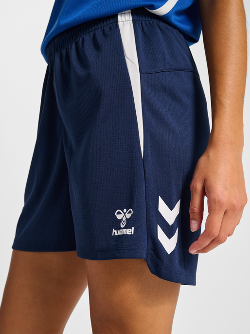 hmlLEAD 2.0 SHORTS WOMAN, MARINE, model