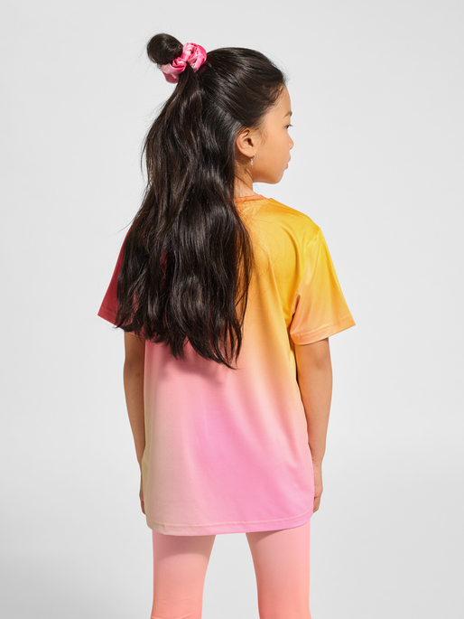 hmlJR GYM T-SHIRT S/S, SOLAR POWER, model