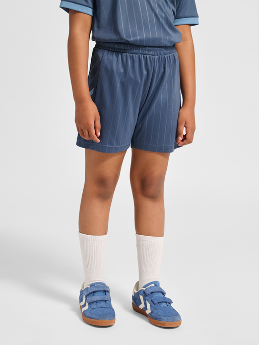 hmlJR GOAL STRIPE SHORTS, BERING SEA, model