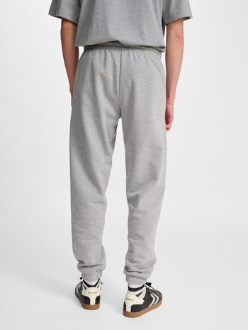 hmlREGULAR SWEATPANT BEE, GREY MELANGE, model