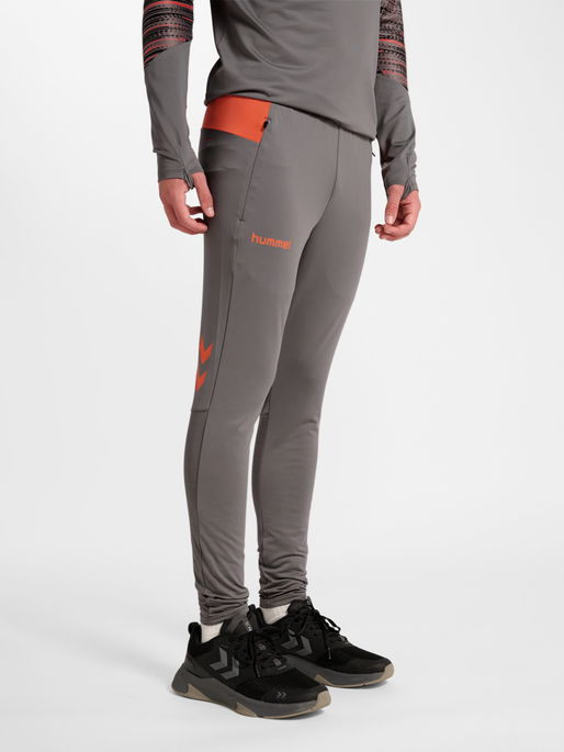 hmlBLAZE PRO TRAINING PANTS, STEEL GRAY, model