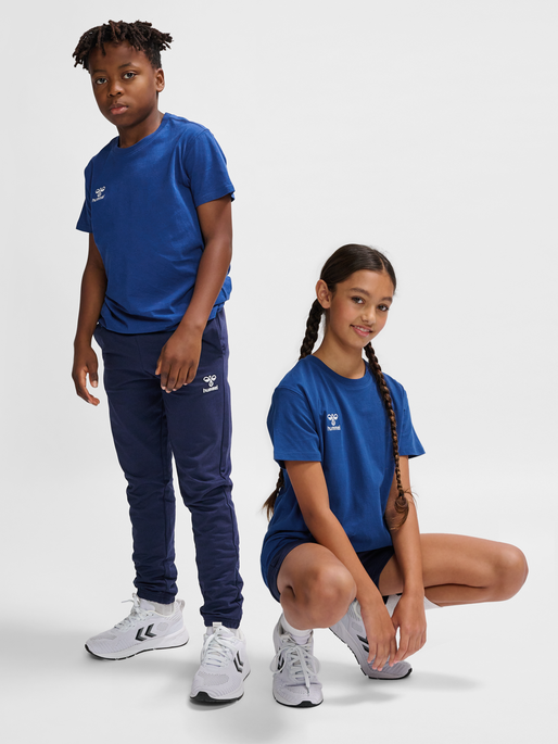 hmlGO 2.0 T-SHIRT S/S KIDS, TRUE BLUE, model