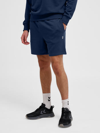 hmlPULSE SWEAT SHORTS, DRESS BLUES, model