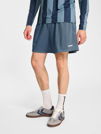 hmlPULSE MESH SHORTS, BLUE MIRAGE, model