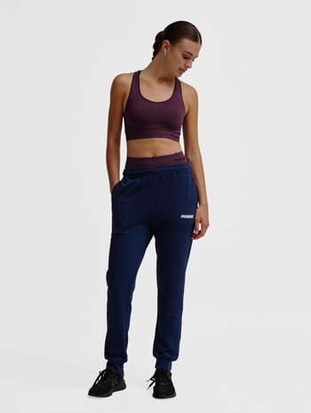hmlELEMENTAL REGULAR PANTS WOMAN, DRESS BLUES, model