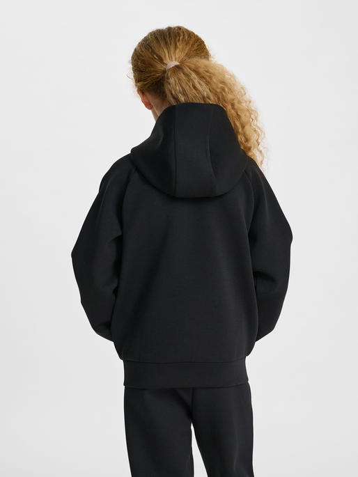 hmlJR TECH FLEECE ZIP HOODIE, BLACK, model