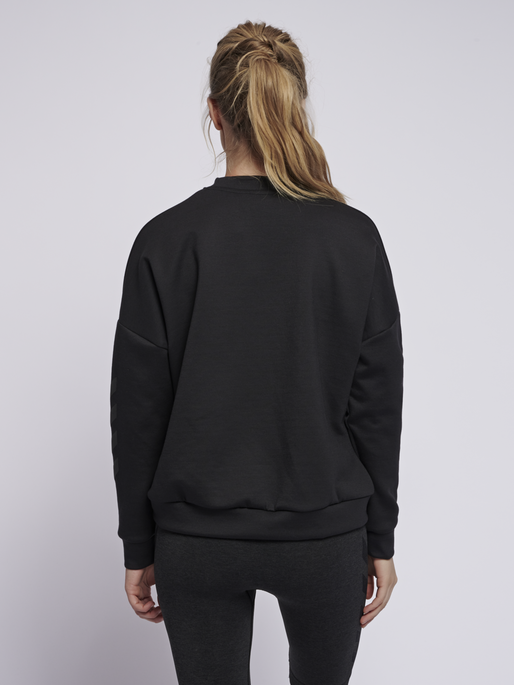 hmlESSI SWEATSHIRT, BLACK, model