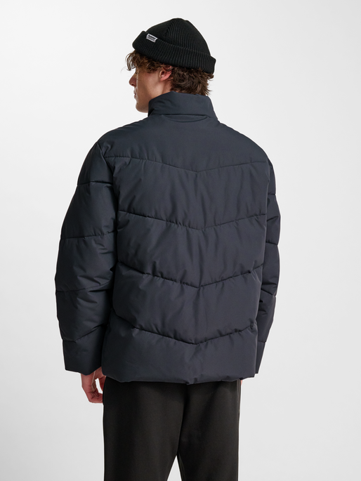 hmlSHORT  PUFFER JACKET, EBONY, model