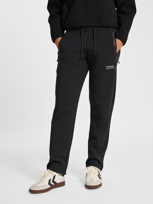 hmlTECH FLEECE W PANTS, BLACK, model