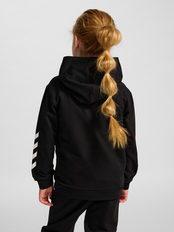 hmlJR LOGO HOODIE, BLACK, model