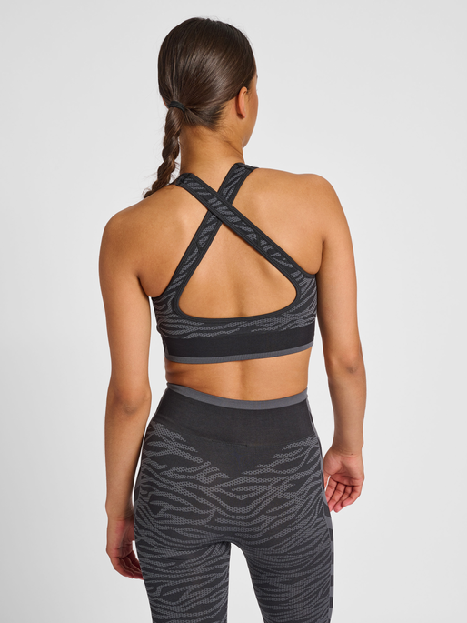 hmlMT SAGA SEAMLESS SPORTS TOP, BLACK/ASPHALT MELANGE, model