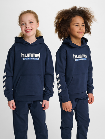 hmlJR LOGO HOODIE, DRESS BLUES, model