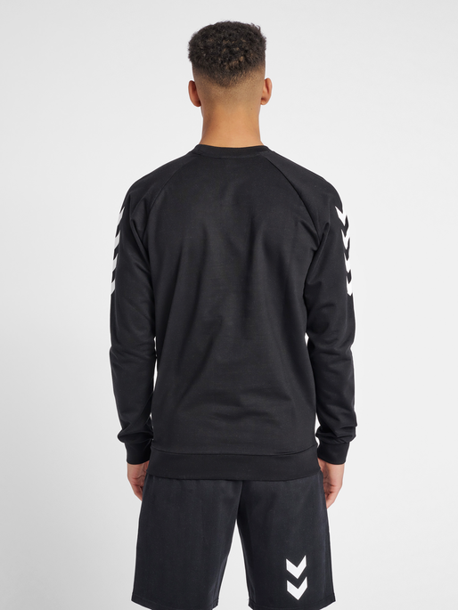 HMLGO COTTON SWEATSHIRT, BLACK, model
