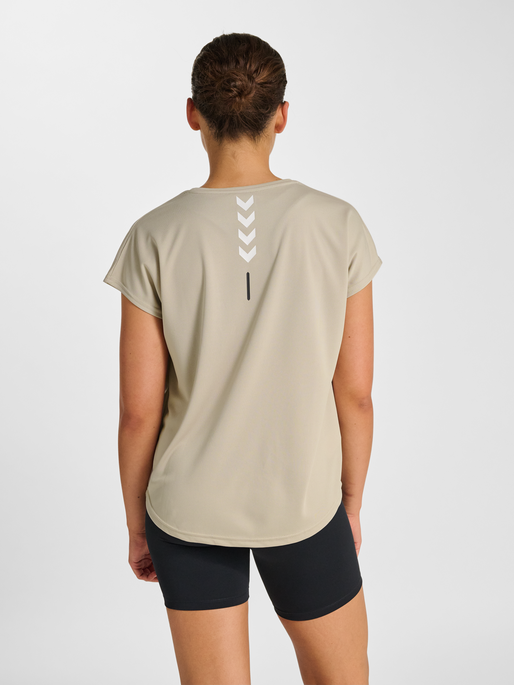 hmlTE TOLA LOOSE T-SHIRT, CHATEAU GRAY, model