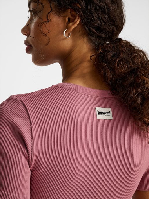 hmlPULSE SEAMLESS RIB W T-SHIRT S/S, WISTFUL MAUVE, model